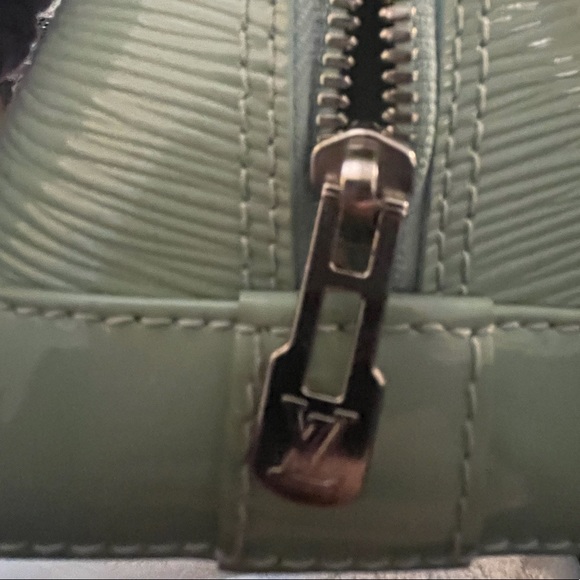 Louis Vuitton Alma - Picture 4 of 16